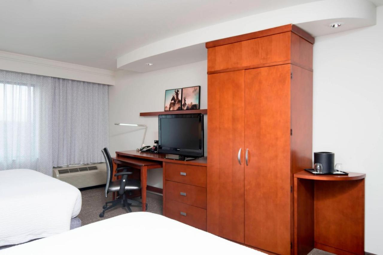 Courtyard By Marriott San Antonio North Stone Oak At Legacy Hotel Exterior photo