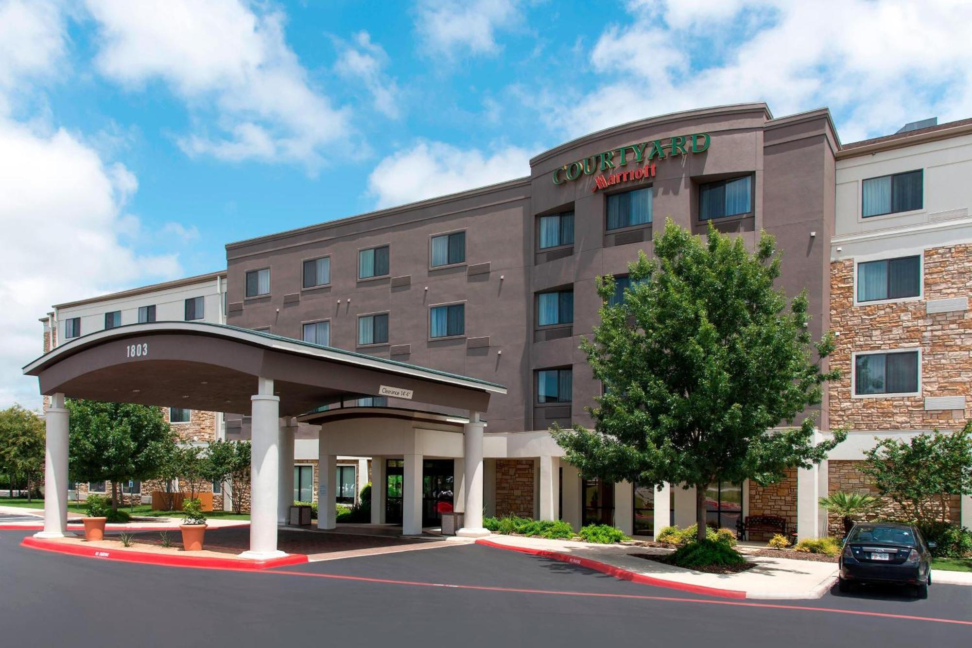 Courtyard By Marriott San Antonio North Stone Oak At Legacy Hotel Exterior photo
