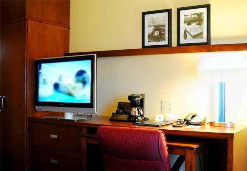 Courtyard By Marriott San Antonio North Stone Oak At Legacy Hotel Room photo